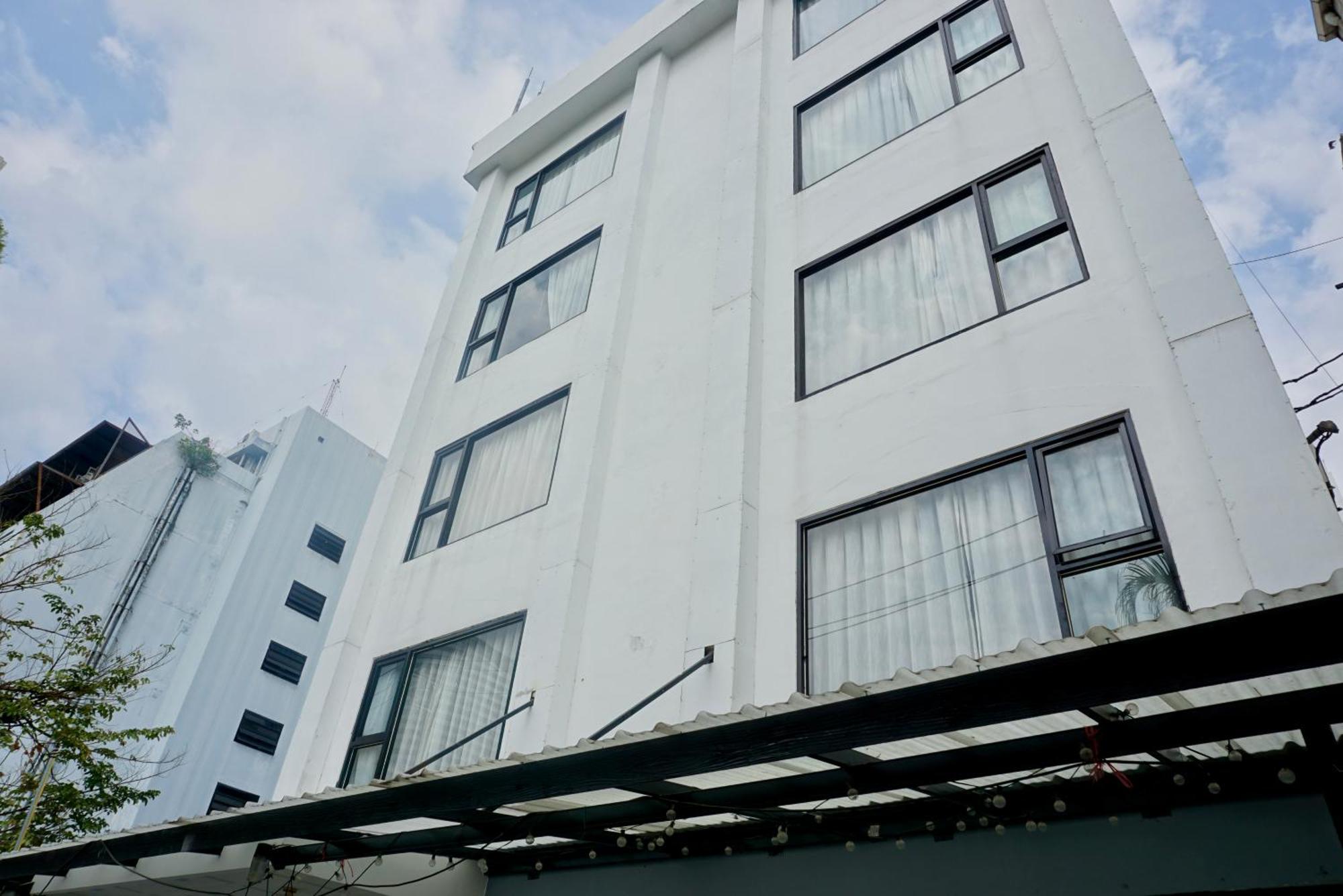 Hip And Funky Apartment Silom Soi 3, With Rooftop View Бангкок Екстер'єр фото