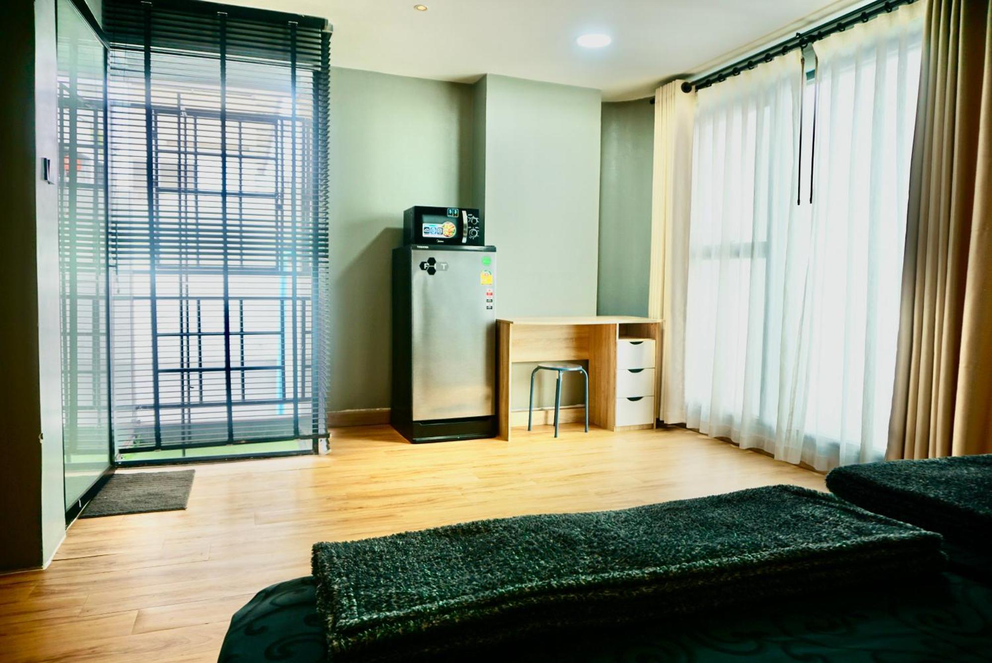 Hip And Funky Apartment Silom Soi 3, With Rooftop View Бангкок Екстер'єр фото